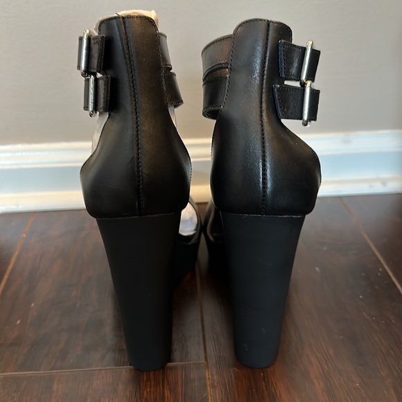 Steve Madden Black Leather Wedge Heels size 6 - Picture 5 of 6